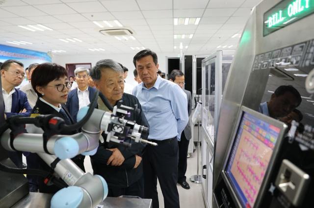 杨传堂:加快推进城市轨道交通安全运行优质服务高质量发展 杨传堂:加快推进城市轨道交通安全运行优质服务高质量发展